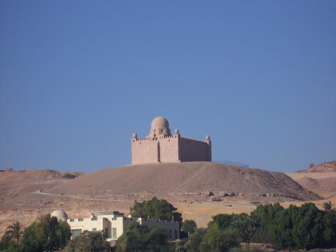 image Mausoleo de Aga Khan, Asuán, Egipto