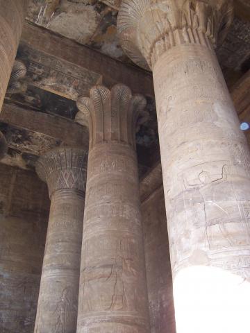 image Columnas de la sala hipóstila, Templo de Horus, Edfú, Egipto