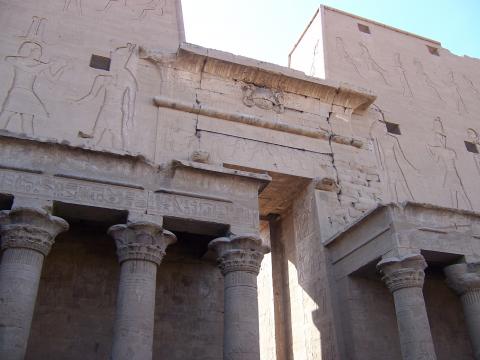 image Detalle del Templo de Horus, Edfú, Egipto