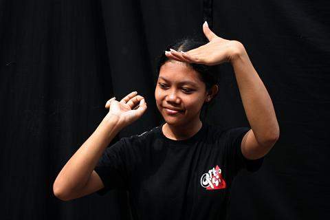 image Postura tradicional del baile javanés, Java, Indonesia