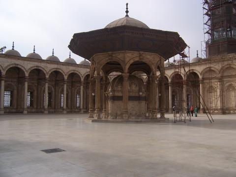 image Patio de la Mezquita de Alabastro, El Cairo, Egipto