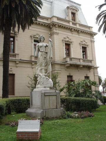 image Estatua de Lola Mora, Casa de Gobierno, San Salvador de Jujuy, Jujuy, Argentina
