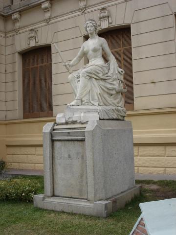 image Estatua de la Justicia, de Lola Mora, Casa de Gobierno de San Salvador de Jujuy, Jujuy, Argentina
