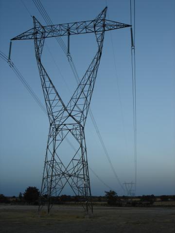 image Torre de alta tensión en la comarca de Sayago, Zamora