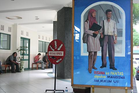 image Vestimenta de la Universidad Islámica de Jogyakarta, Indonesia