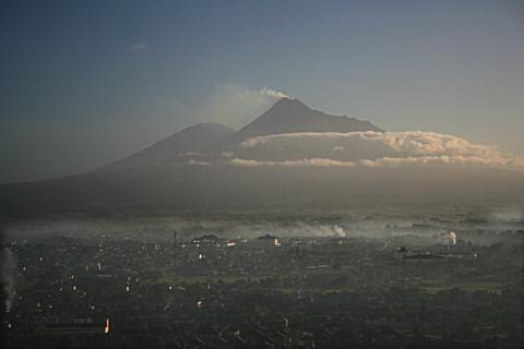 image Volcán Merapi, Jogyakarta, Indonesia
