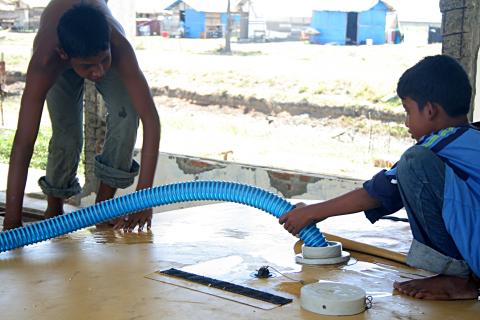 image Llenando el depósito en Banda Aech, Sumatra, Indonesia