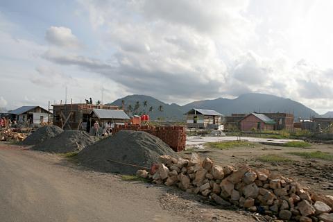 image Construyendo nuevas casas en Banda Aech, Sumatra, Indonesia