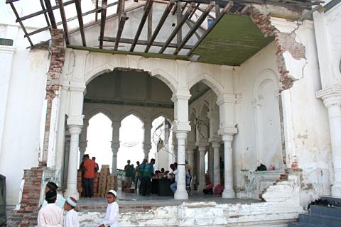 image Mezquita de Banda Aech, Sumatra, Indonesia