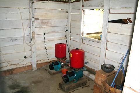 image Motores extracción de agua de Melaboh, Sumatra, Indonesia