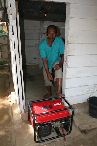 image Motores extracción de agua de Melaboh, Sumatra, Indonesia