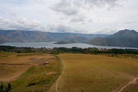 image Vista del Lago Toba desde Danutoba, Sumatra, Indonesia