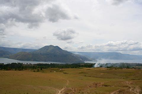 image Vista del Lago Toba desde Danutoba, Sumatra, Indonesia