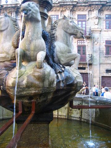 image Fuente de la Plaza de las Platerias, Santiago de Compostela, A Coruña