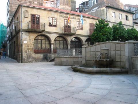 image Fuente de la Plaza del Teucro, Pontevedra