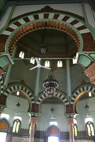 image Detalles de interior de la Mezquita Al Mashun, Medan, Sumatra, Indonesia