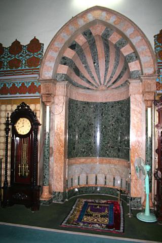 image Detalles de interior de la Mezquita Al Mashun, Medan, Sumatra, Indonesia