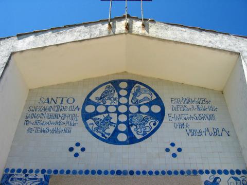 image Cerámica de la fachada de la Iglesia de San Xoaquiño, Isla de Ons, Pontevedra
