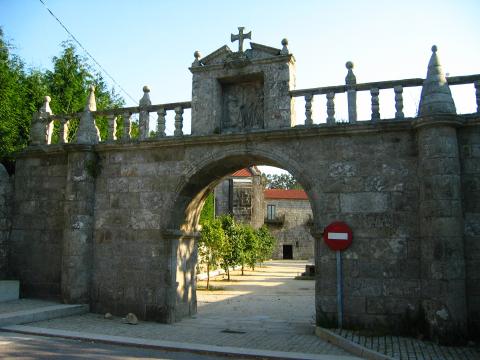 image Entrada al patio del Mosteiro de Armenteira
