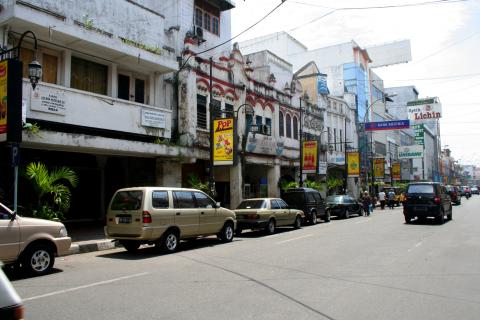 image Edificios coloniales del barrio chino de Medam, Sumatra, Indonesia