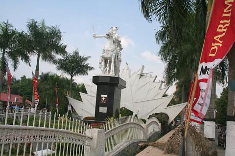 image Monumento Nacional de Medam, Sumatra, Indonesia