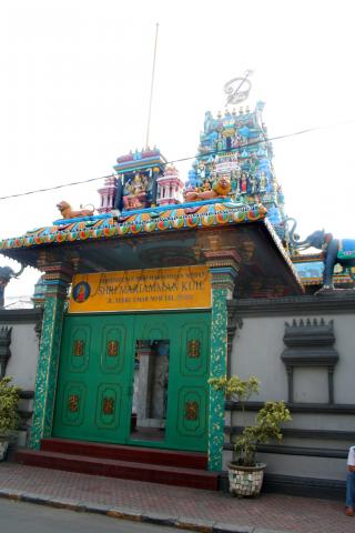 image Puerta principal de Templo Hindú de Medam, Sumatra, Indonesia