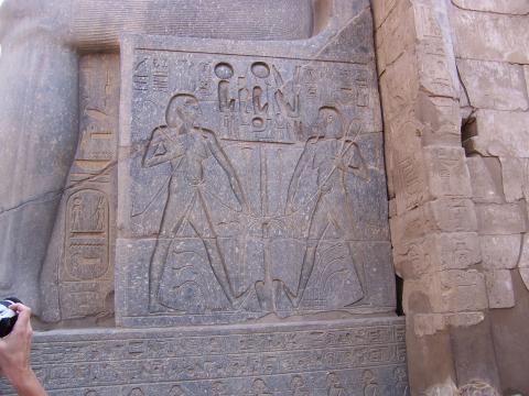 image Relieves en los muros, Templo de Luxor, Egipto