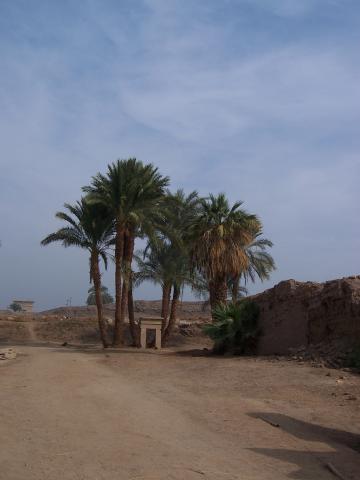 image Santuario de Montu, Karnak, Egipto