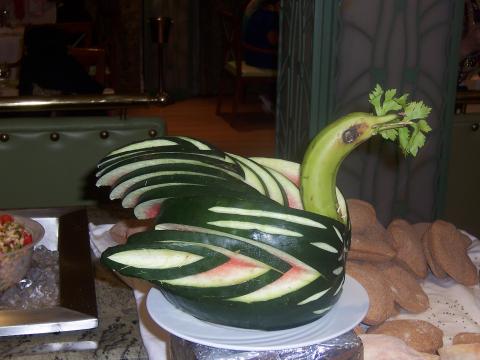 image Figura realizada con fruta