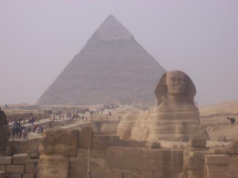 image Esfinge y pirámide de Keops, Giza, Egipto