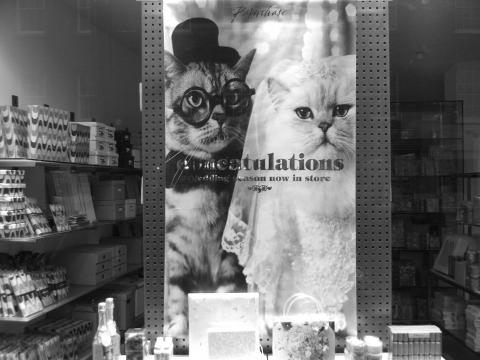 image Anuncio, Perfumería en Cheswick, Londres, Reino Unido