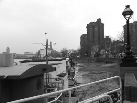 image Casas flotantes sobre el Támesis, Cheswick, Londres, Reino Unido