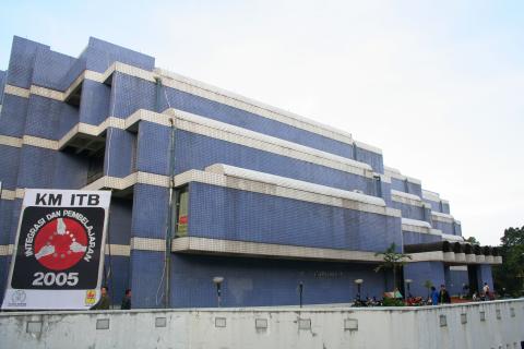 image Biblioteca del Instituto Tecnológico, Bandung, Java, Indonesia