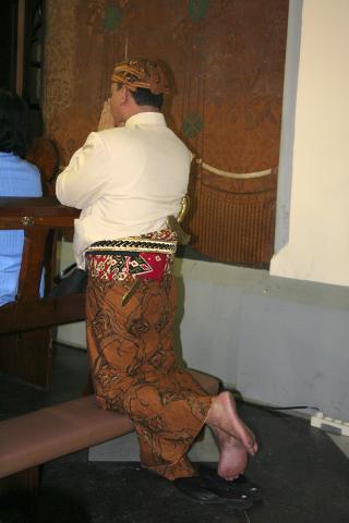 image Rezando en una boda en Jakarta, Indonesia