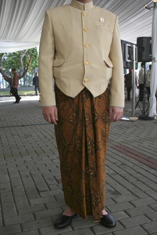 image Trajes de invitados de boda tradición javanesa, Jakarta, Indonesia