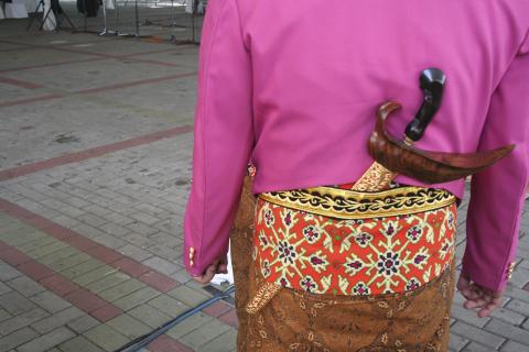 image Trajes de invitados de boda, tradición javanesa, Jakarta, Indonesia