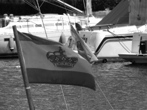 image Bandera de España en un barco, Port SaPlaya, Alboraya, Valencia