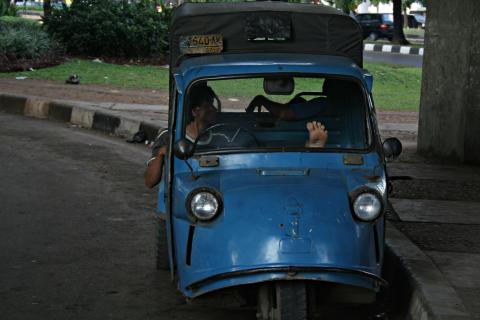 image Descansando en el bajai, Jakarta, Indonesia