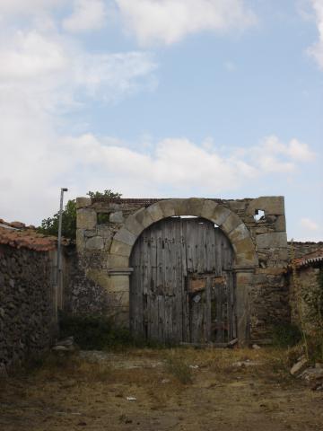 image Portón en una calle de Fresno de Sayago, Zamora