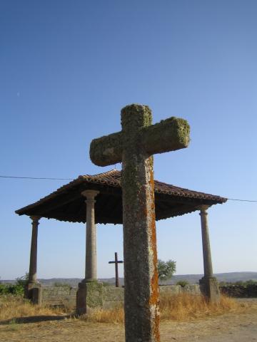 image Templete y cruz en Fermoselle, Sayago, Zamora