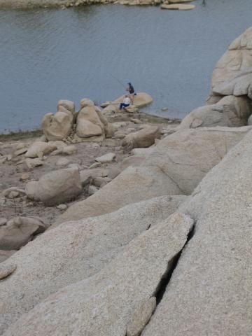 image Hombres pescando en un embalse, Zamora