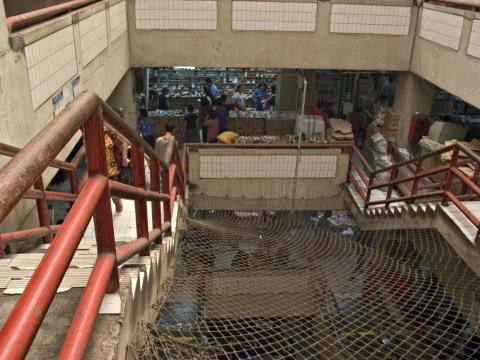 image Centro comercial, calle Jatinegara, Jakarta, Indonesia