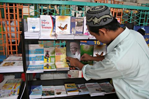 image Puesto de libros sobre el Islam, Jakarta, Indonesia