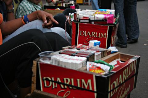 image Vendedor de tabaco, Jakarta, Indonesia