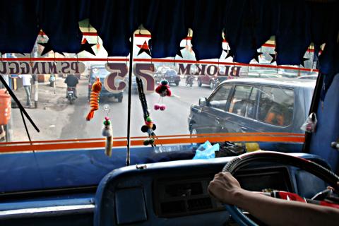 image Viajando en el autobús, Jakarta, Indonesia