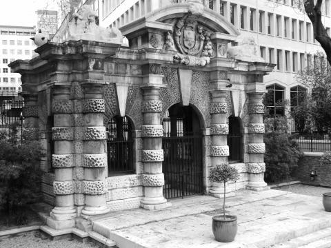 image Puerta de los Jardines Victoria Embankment, Londres, Reino Unido