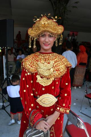 image Traje de minoría china, Sumatra, Indonesia