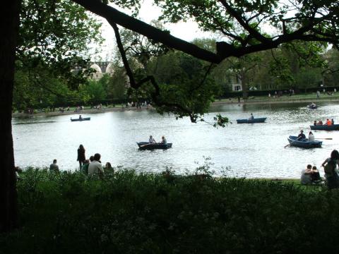 image Remando en el lago de Regent's Park, Londres, Reino Unido