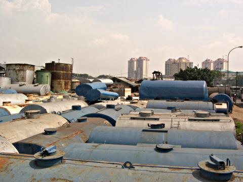 image Depósito de combustible, cruce Coca Cola, Jakarta, Indonesia