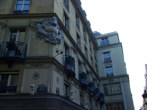 image Fachada de un edificio en Rue Saint-Augustin, París